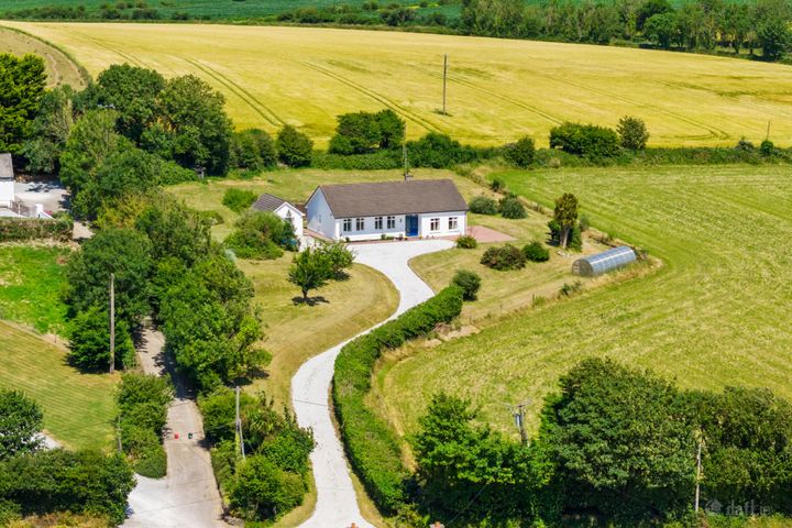 Ballyhimikin House, Garryvoe, Co. Cork, P25FW18