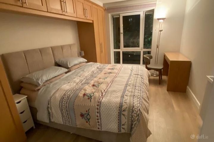 Adelaide Square, Whitefriar Street, Dublin 2, Dublin 8