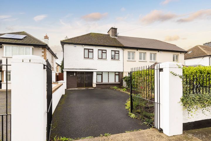 House 2, Newlands Drive, Clondalkin, Dublin 22, D22FX76