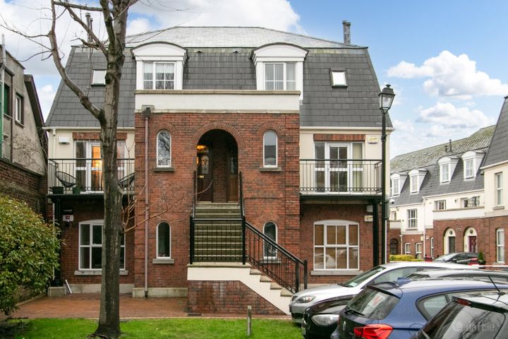 2 Loftus Square, Rathfarnham Gate, Rathfarnham, Dublin 14, D14HH34