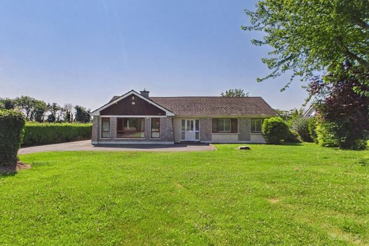 Denbri, Fairyhouse Road, Ennistown, Ratoath, Co. Meath, A85KW56
