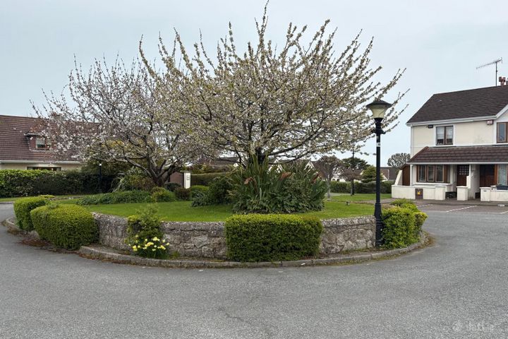 10 Village Gate, Dalkey, Dalkey, Co. Dublin