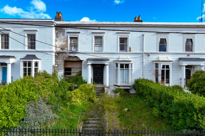 2 De Vesci Terrace, Monkstown, Co. Dublin, A96RR52