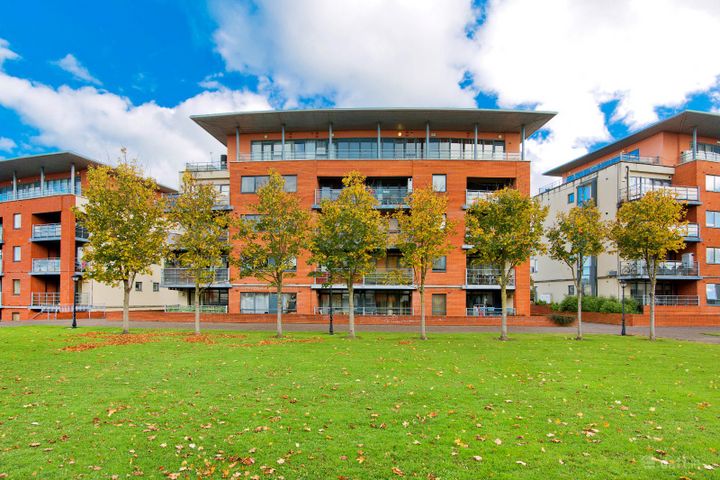 136 The Oval, Tullyvale, Cabinteely, Dublin 18, D18WT21