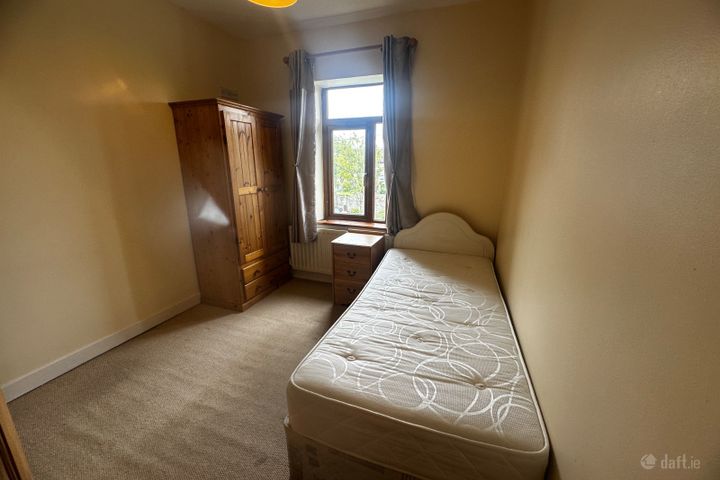 16 Old Monivea Road, Mervue, Co. Galway