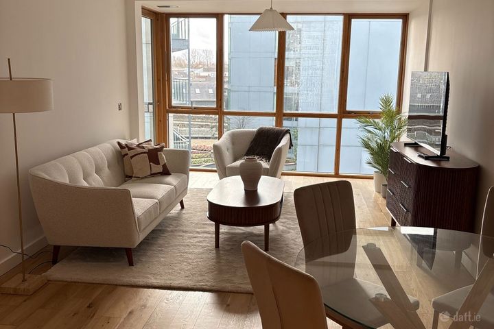 Newly Renovated Luxury in The Gasworks Apartments, Grand Canal Dock, Dublin 4
