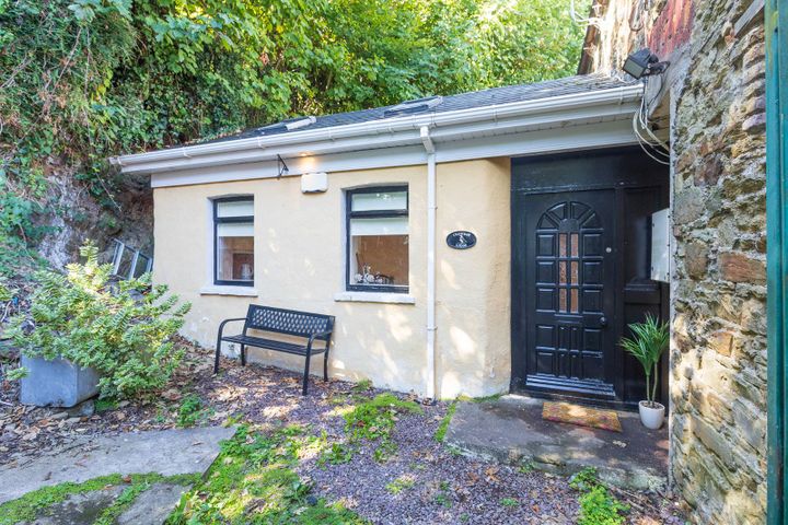 Crescent Lodge, The Crescent, Spy Hill, Cobh, Co. Cork, P24YY01