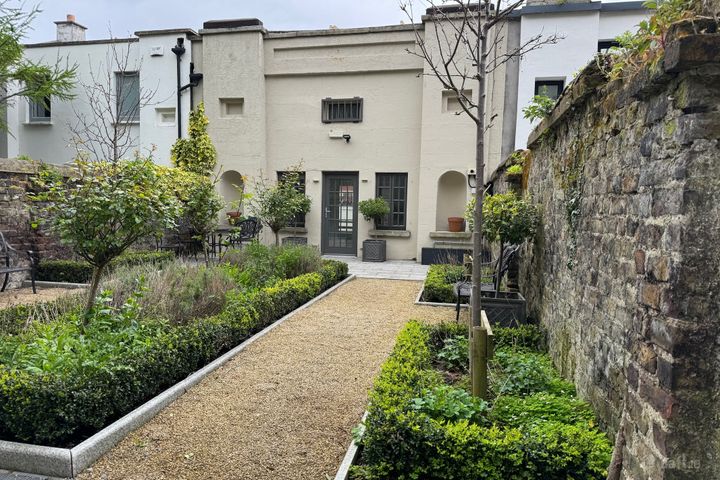 The Mews, 8 Herbert Street, Dublin 2