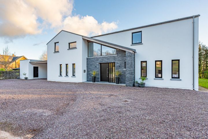 2 And Nead, Ballinamought, Tivoli Estate, Cork