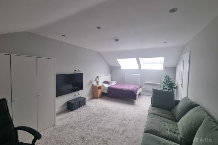 Available 31 May - Private estate off the Herbert Road close to E1, L12, Dart/Train etc., Bray, Co. Wicklow