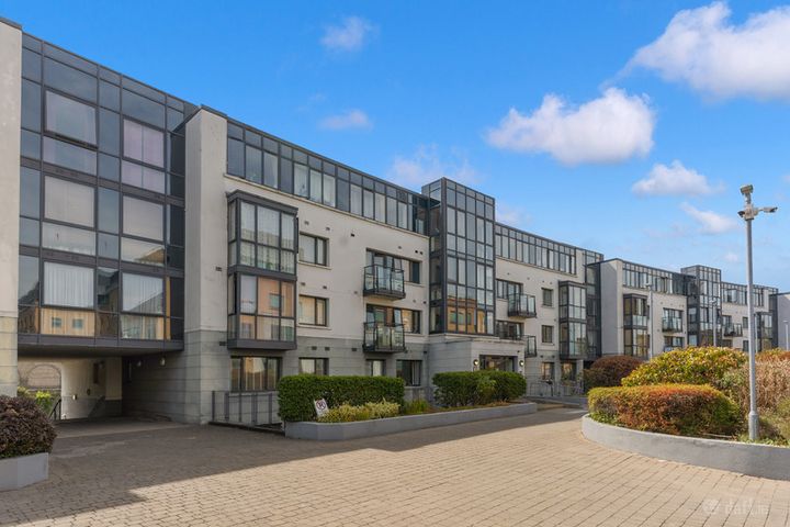 98 Parkgate Place
Parkgate Street, Islandbridge, Dublin 8