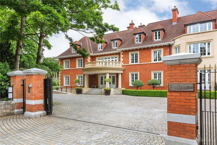 Apartment 12, Hollybrook, Brighton Road, Foxrock, Dublin 18, D18WR94