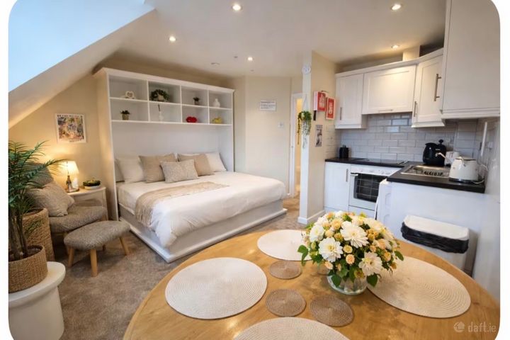 9 The Mews, Altamont Hall, Stoney Road, Kilmacud, Dublin 14