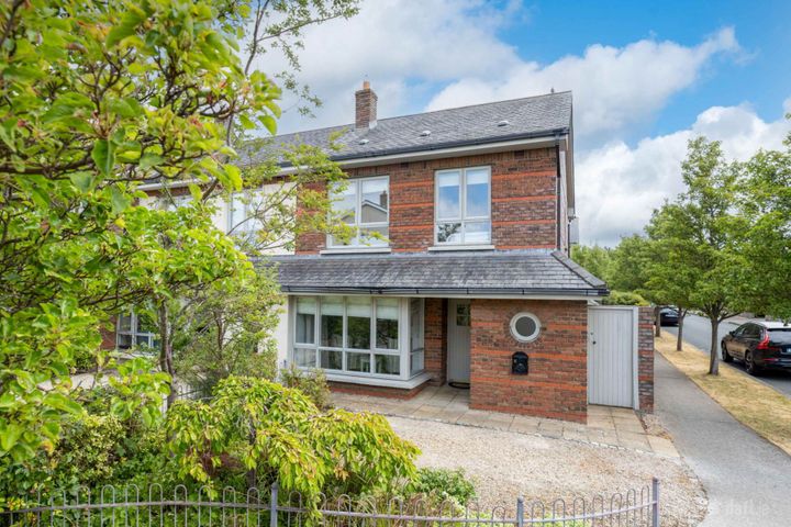 2 Kelston Avenue, Foxrock, Dublin 18, Co. Dublin, D18WR68