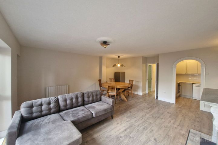 93 White Oaks, Roebuck Road, Goatstown, Dublin 14