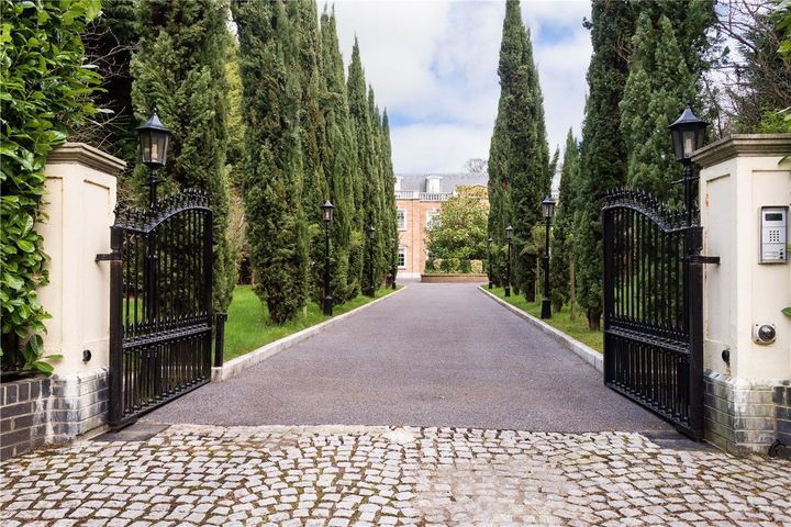 2 Abington, Swords Rd, Malahide, Dublin