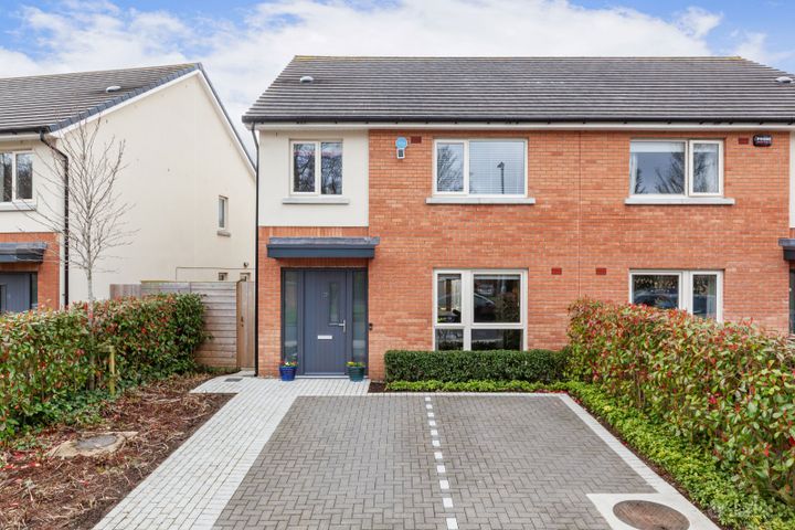 16 St. Joseph's Crescent, Clonsilla, Dublin 15, D15ENW2