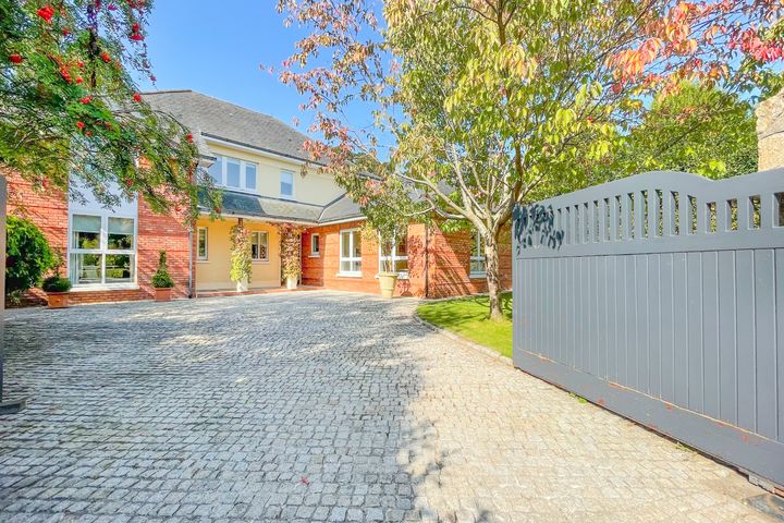 8 The Oaks, Carrickmines Wood, Brennanstown Road, Dublin