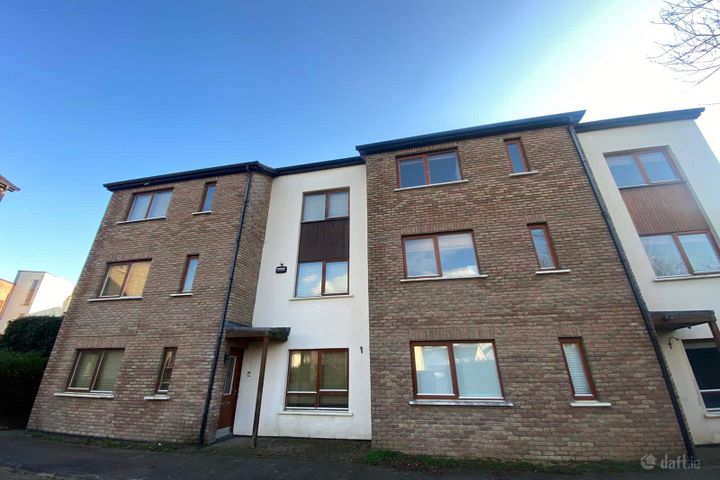 Hunters Court, Hunters Wood, Ballycullen, Dublin 24