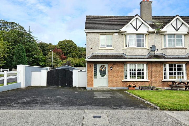 46 Westwood Grove, Clara, Co. Offaly, R35N977