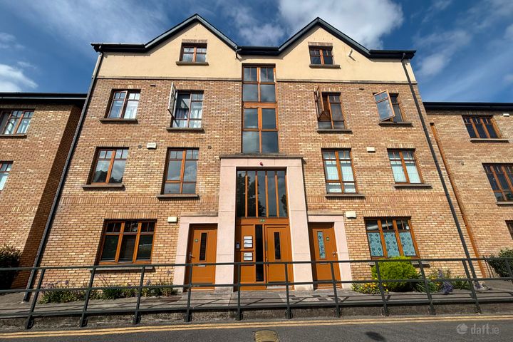Woodbrook Hall, Castleknock, Dublin 15