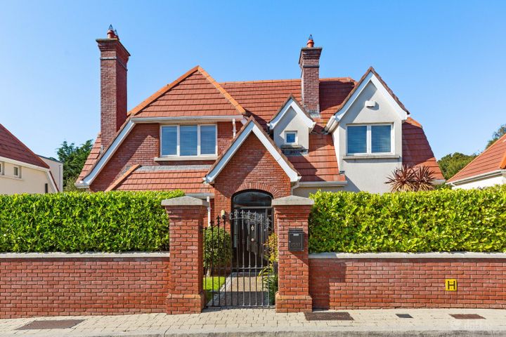 10 Brighton Sq, Brighton Rd, Foxrock, Dublin 18, Dublin