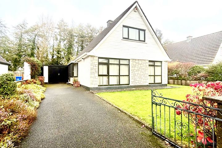 16 Rathbawn Drive, Castlebar, Co. Mayo, F23N409