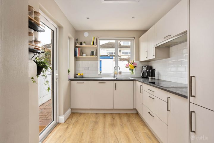 8 Hillcrest Heights, Lucan, Co. Dublin, K78P4V2 - Photo 2