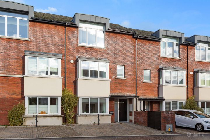 18 Clay Farm Grove, Dublin 18, Leopardstown, Dublin 18, D18R92K