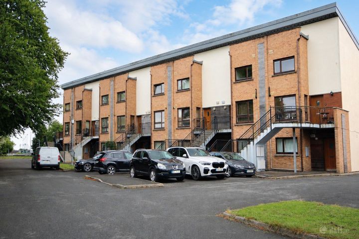 5 Larch Wood, Woodlawn Avenue, Santry, Dublin 17, D17N636