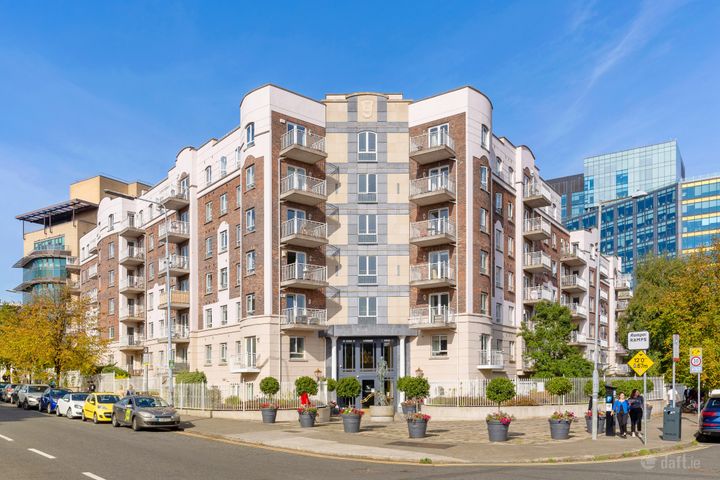 101 Pembroke Square, Grand Canal Street, Dublin 4, Dublin 4, D04WN73