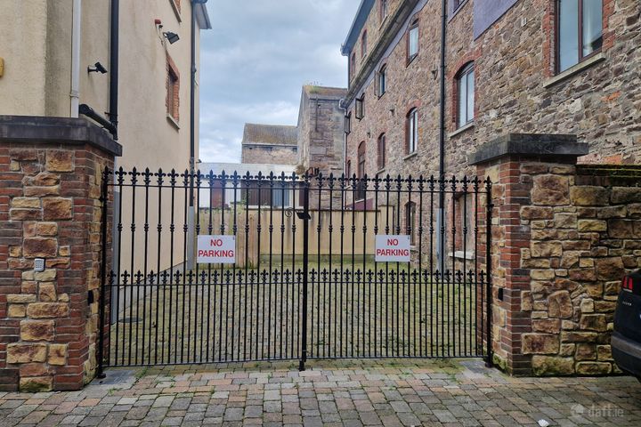 Lee House, Strand Lane, Carrick-on-Suir, Co. Tipperary
