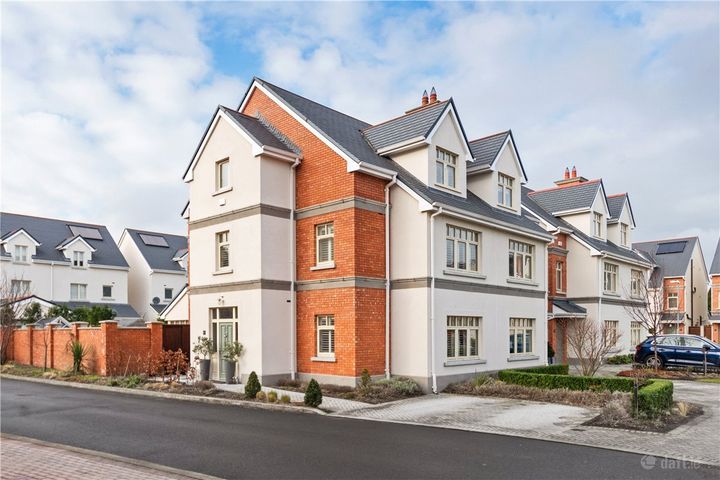 90 College Square, Wainsfort Manor Drive, Terenure, Dublin