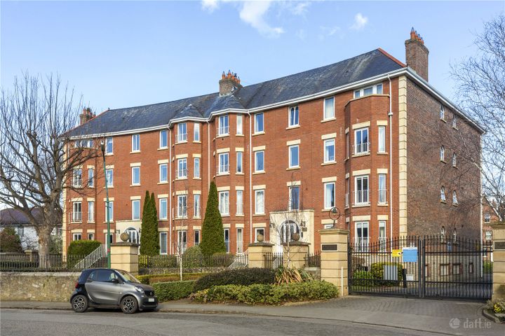 38 Radcliffe Hall, St Johns Road, Sandymount, Dublin