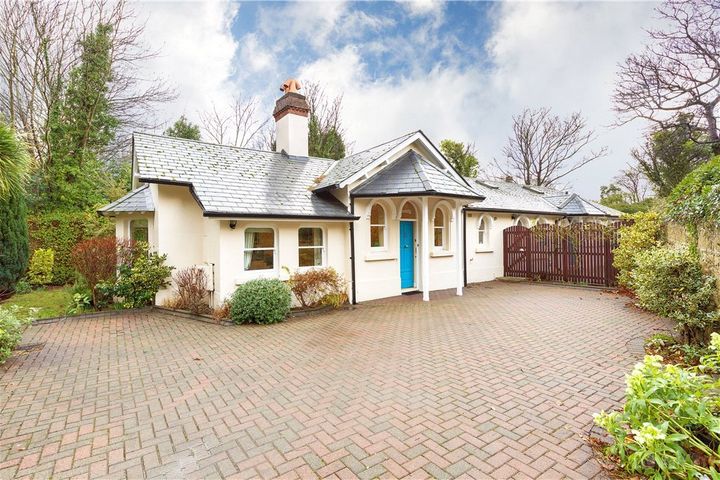 Gleneagle Lodge, Brighton Rd, Foxrock Dublin 18, Dublin 18, Dublin