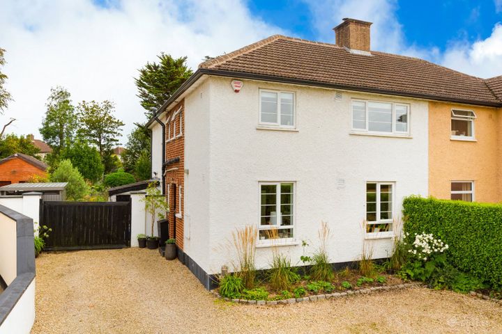 22 Glenomena Grove, Booterstown, Blackrock, Dublin