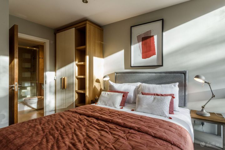 (1) HSQ, St. Johns Rd West, Kilmainham, Dublin 8