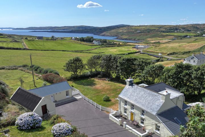 Gortacrossig, Castletownshend, Co. Cork, P81N254