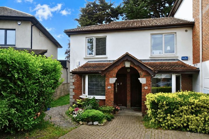 100 White Oaks, Roebuck Road, Clonskeagh, Dublin 14, D14C7V0