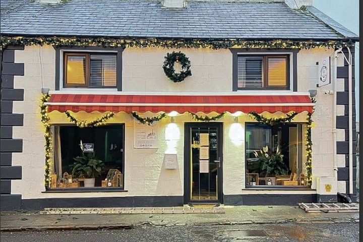 Restaurant with 5-Bedroom Apartment for Sale, Killala, Co. Mayo, F26R257