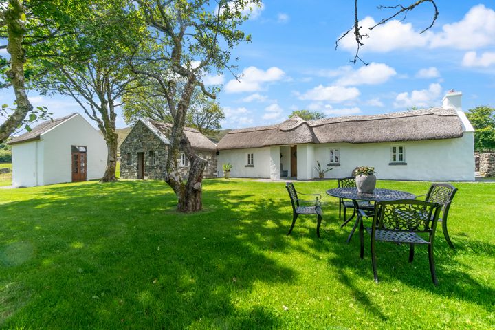 Moon Cottage, Ballyweeaun, Clonbur, Co. Galway, F12R6X9