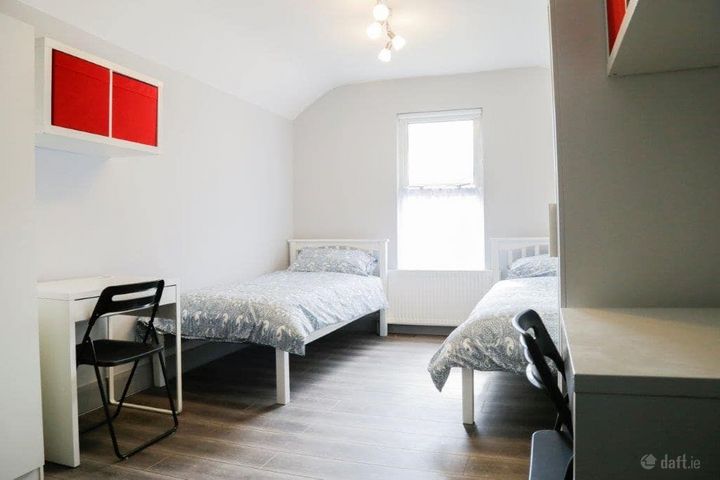 bed in male twin room, available 23rd of March, Dublin 7, North Circular Road, Dublin 7