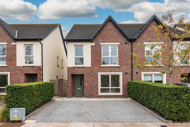 6 Oak Park Square, Oak Park, Naas, Co. Kildare, W91TYT9