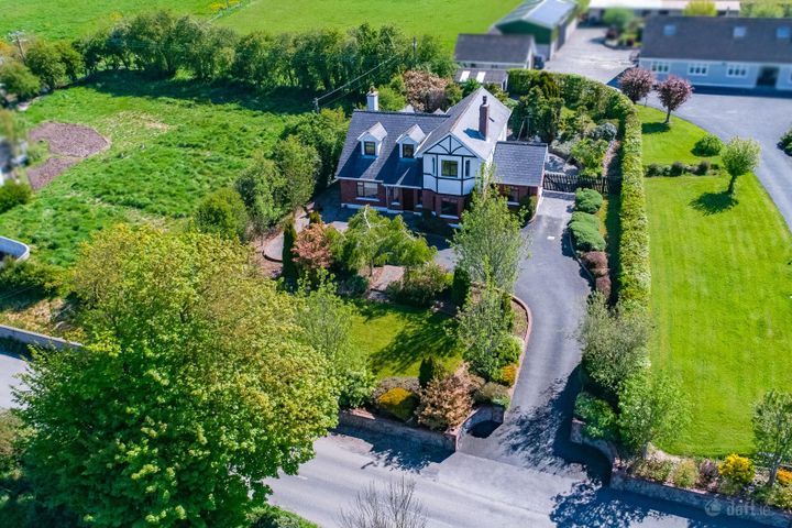 Tudor Lodge, Bohernamona Road, Thurles, Co. Tipperary, E41V883