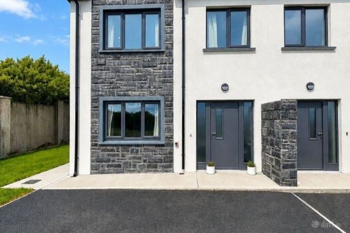 43 Ard Rua Meadows, Claremorris, Claremorris, Co. Mayo, F12D5X4