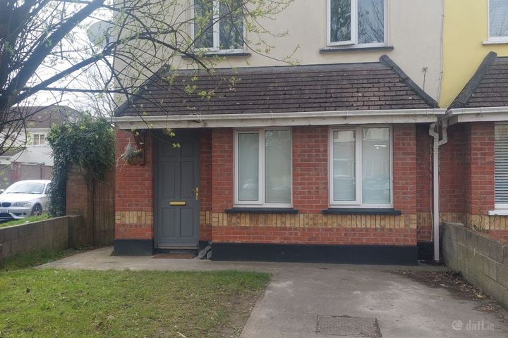 3 Bed House, Warrenstown Close, Mulhuddart, Mulhuddart, Dublin 15