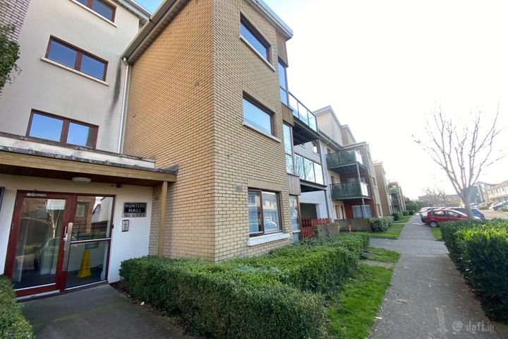 Hunters Hall, Hunters Wood, Ballycullen, Dublin 24