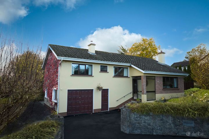 Moorehall, Cahercalla Road, Ennis, Co. Clare, V95F8HA