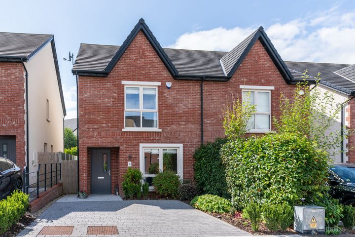 8 Whitethorn Lawn, Whitethorn Village, Naas, Kildare