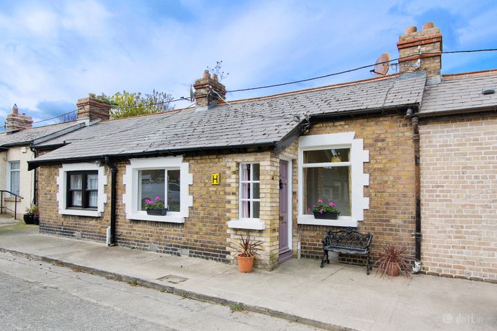 8 Highfield Grove, Rathgar, Dublin 6, D06N2Y1